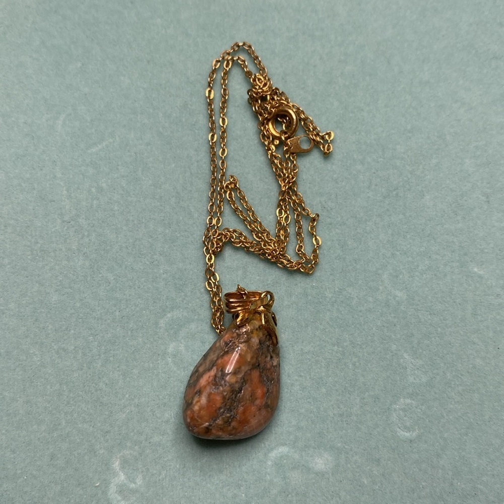 💛 Gold Plated Chain with Stone Pendant - Picture 3 of 4